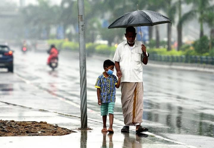 Weather Updates: Southeasterly winds prevail over Andhra Pradesh and Yanam Weather Updates: నేడు ఏపీలో అక్కడ తేలికపాటి జల్లులు -  తెలంగాణలో పొడి వాతావరణం