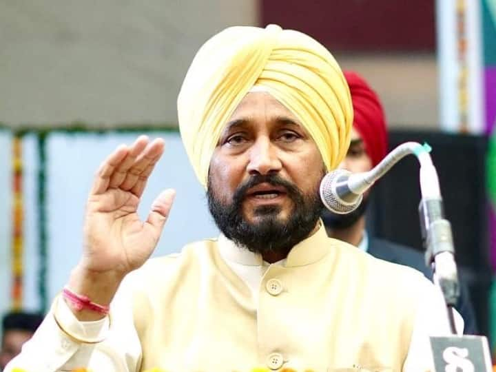 Punjab Chief Minister Charanjit Singh Channi says Delhi Chief Minister Arvind Kejriwal outsider greedy of power accused in Bhoa Pathankot Pathankot News: चन्नी बोले केजरीवाल बाहरी और सत्ता के लालची, अमरिंदर, भाजपा और बादल पर भी बरसे