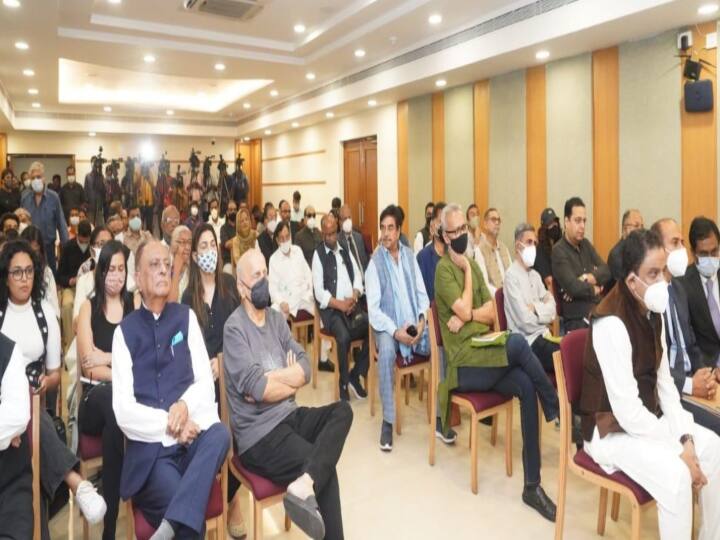 ममता बनर्जी ने महेश भट के एक सवाल के जवाब में कहा, ‘‘भारत मानव शक्ति को प्यार करता है न कि बल प्रयोग को. दुर्भाग्य से हम एक क्रूर, अलोकतांत्रिक और अनैतिक व्यवहार वाले भाजपा का सामना कर रहे हैं.’’