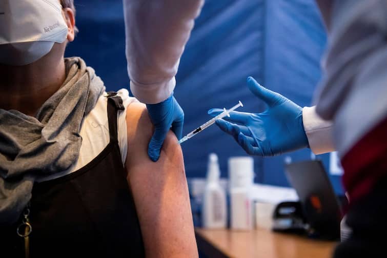 India Administers 1 Crore Covid Vaccine Doses in A Day Says Health Ministry Corona vaccination : विक्रमी...! 24 तासांत भारताने पार केला एक कोटी लसीकरणाचा टप्पा