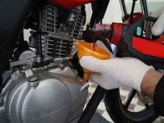 Engine Oil Tips: बाइक के लिए इंजन ऑयल चुनने में हो रही है कंफ्यूजन, जान लें ये जरूरी बातें