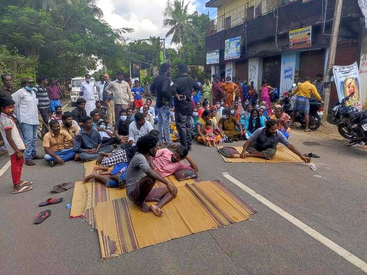 Innovative struggle to spread mats on the road in Kumbakonam - demand for basic amenities கும்பகோணத்தில் சாலையில் பாய் விரித்து படுக்கும் நூதன போராட்டம் - அடிப்படை வசதிகளை செய்து தர கோரிக்கை