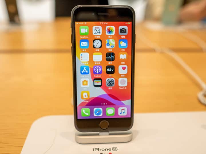 iPhone SE 3 To Be Launched In The first quarter of 2022 Expected specifications and features iPhone SE 3 To Be Launched In The Next 3 Months. Here's What To Expect