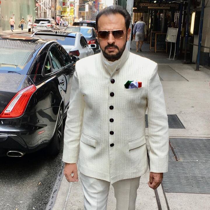 इसके बाद जो उन्होंने बताया वो बेहद मजेदार था. फ्लाइट के क्रू मेंबर ने उन्हें बताया कि