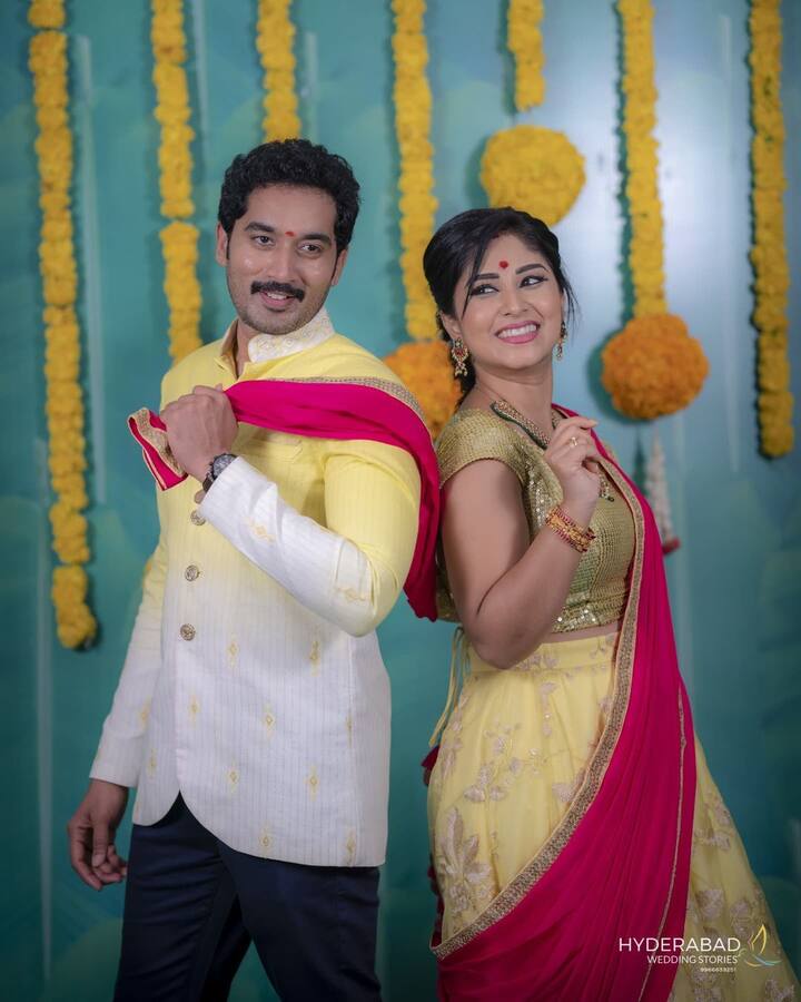 వంటలక్క - డాక్టర్ బాబు జంట బుల్లితెర ప్రేక్షకులెందరిలో ఫేవరేట్. (Image credit: Manjula Paritala/Instagram)