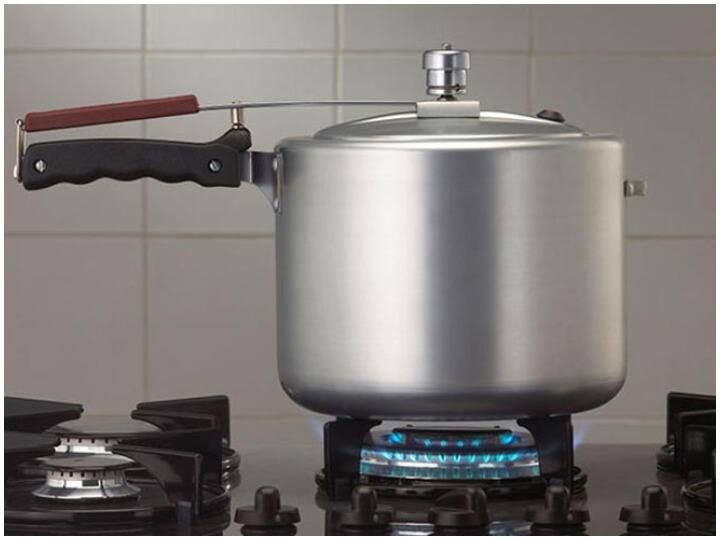 Kitchen Hacks Cooker is Not Working  Follow These Tips And Cooker Hacks Steam is Leaking in the Cooker Kitchen Hacks: Cooker नहीं कर रहा ठीक से काम? अपनाएं ये टिप्स