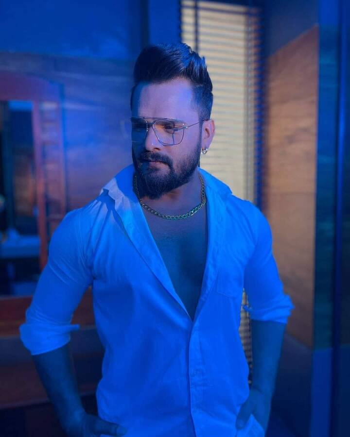 खेसारी लाल यादव भोजपुरी के जाने माने स्टार है लेकिन एक वक्त था जब वो सड़कों पर लिट्टी चोखा बेचा करते थे. यही नहीं भजन गाने के लिए वो 10 किलोमीटर तक पैदल जाया करते थे.