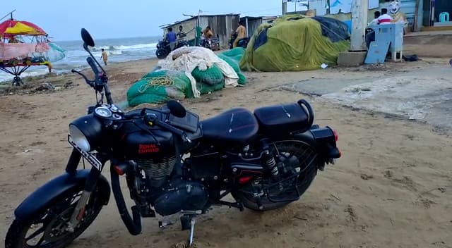 Nellore: Bike with Suicide Note Found Near Mypadu Beach Nellore Crime: బుల్లెట్టు బండెక్కి వచ్చాడు.. సూసైడ్ లెటర్ రాసి పోయాడు.. ఇంతలోనే మతిపోగొట్టే ట్విస్ట్!