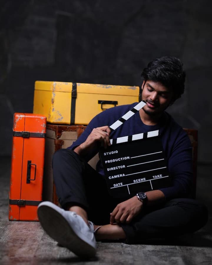ఆకాష్ పూరి తన తండ్రి దర్శకత్వం వహించిన 'చిరుత' చిత్రంలో చైల్డ్ ఆర్టిస్ట్ గా అరంగేట్రం చేశాడు.(Courtesy:Akash Puri Instagram)