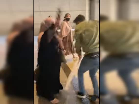 Viral Video: लंबे समय बाद बेटे से मिली मां ने चप्पल बरसाकर जताया प्यार! देखिए Video Viral Video: लंबे समय बाद बेटे से मिली मां ने चप्पल बरसाकर जताया प्यार! देखिए Video
