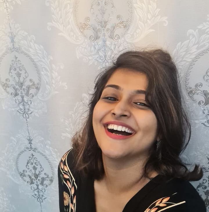 பச்சை நிறமே! பச்சை நிறமே! இச்சை ஊட்டும் பச்சை நிறமே!