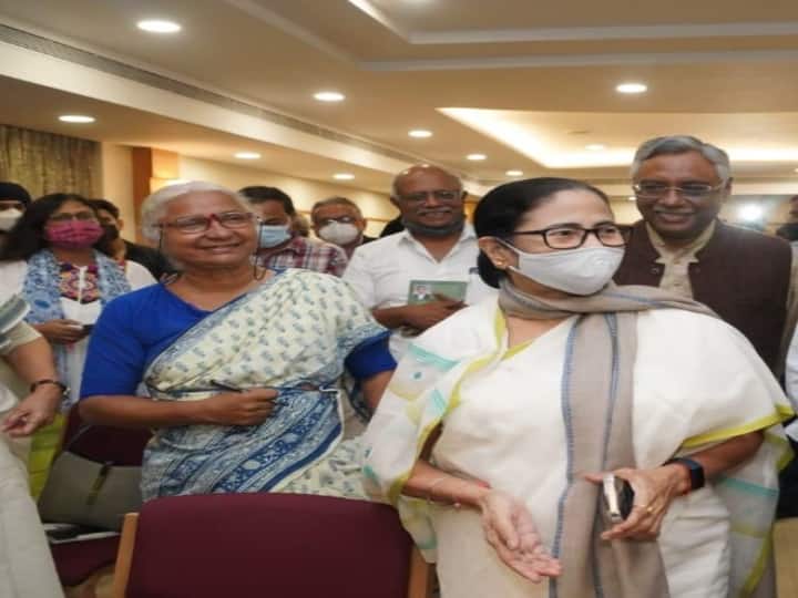 ममता बनर्जी ने कहा, ‘‘मुझे पता है कि महेश भट को पीड़ित किया गया, शाहरूख खान को निशाना बनाया गया. कई और हैं... कुछ लोगों ने अपने मुंह खोले और कुछ ने नहीं खोले.’’