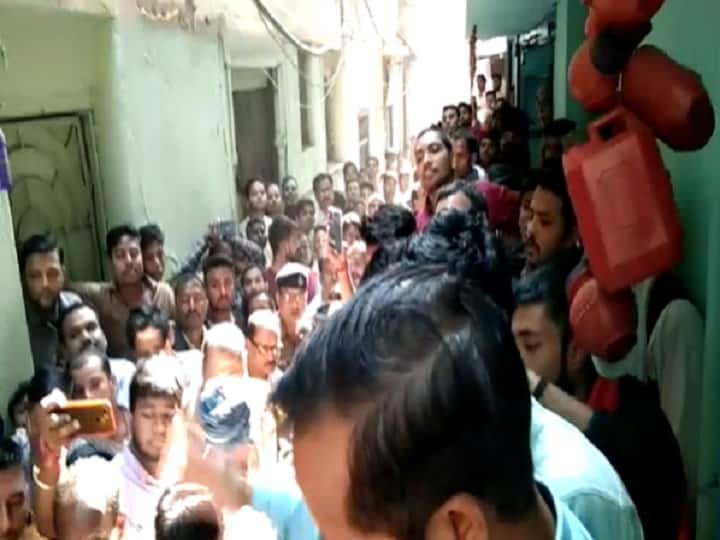 Bihar Crime: Lakhs of rupees looted in broad daylight in Patna's busiest area ANN Bihar Crime: पटना के व्यस्ततम इलाके में दिनदहाड़े लाखों की लूट, भीड़ के हत्थे चढ़ा आरोपी, जमकर हुई धुनाई