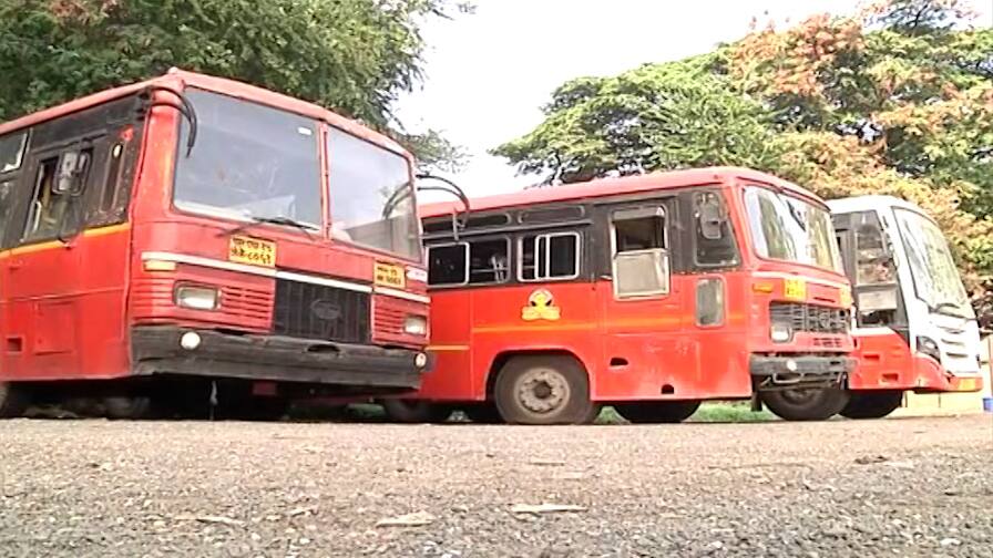 Thousands of employees attended the promotion examination of ST Corporation एसटी महामंडळाची खात्यांतर्गत बढती परीक्षा सुरळीत पार, 1 हजार 464 कर्मचाऱ्यांची उपस्थिती
