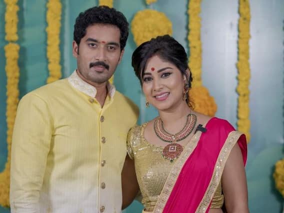 Nirupam Paritala Family Photos: రియల్ లైఫ్ వంటలక్కతో డాక్టర్ బాబు Nirupam Paritala Family Photos: రియల్ లైఫ్ వంటలక్కతో డాక్టర్ బాబు