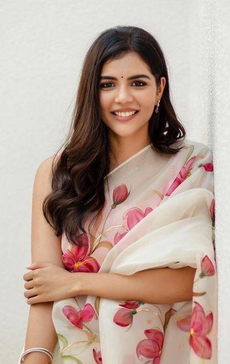 மலையூரின் சாரலிலே என்னை மார்போடு சேர்த்தவளே?