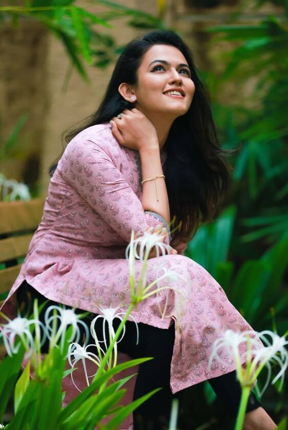 பீஸ்ட் ’வைரல்’ அபர்ணா தாஸ்.... புகைப்படங்களும், தகவல்களும்