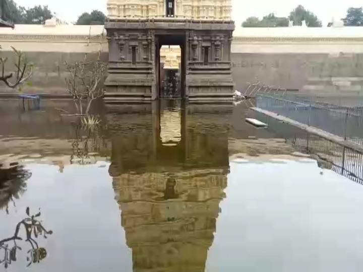 வேலூர் கோட்டை, ஜலகண்டேஸ்வர் கோயிலுக்குள் புகுந்த வெள்ளம் - பக்தர்களுக்கு அனுமதி மறுப்பு