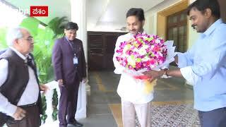 నీతి ఆయోగ్ వైస్ ఛైర్మన్ రాజీవ్ కుమార్ కు స్వాగతం పలికిన సీఎం జగన్