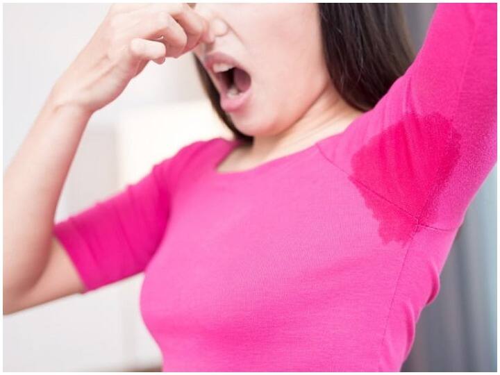 Winter Hacks: सर्दियों के कपड़ों से आती है पसीने की बदबू? अपनाएं ये टिप्स Hacks: Follow These tips to Remove the Smell of sweat from winter clothes Winter Hacks: सर्दियों के कपड़ों से आती है पसीने की बदबू? अपनाएं ये टिप्स