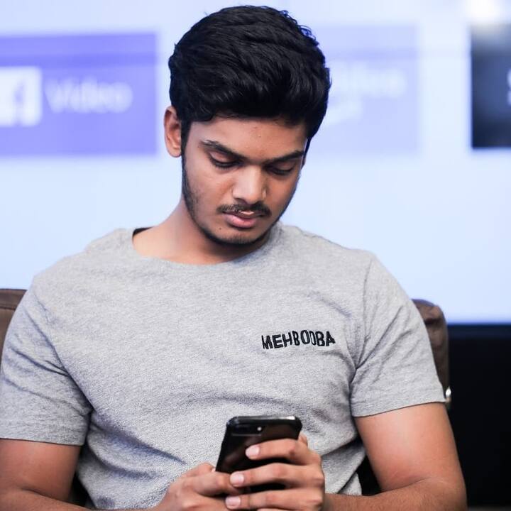 ఆకాష్ బాలనటుడిగా పలు సినిమాల్లో నటించాడు.(Courtesy:Akash Puri Instagram)