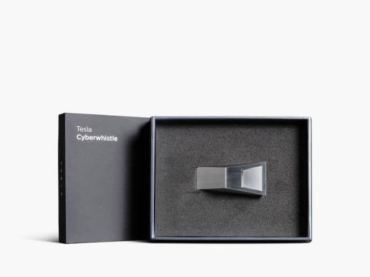 Elon Musk Mocks $19 Apple Cloth In New Tweet, Asks People To Buy This Latest Tesla Accessory Instead Elon Musk Mocks $19 Apple Cloth In New Tweet, Asks People To Buy This Latest Tesla Accessory Instead