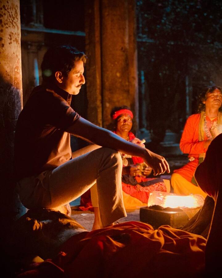 నాని తన ఇన్ స్టా ఖాతాలో సినిమాలో చలికాచుకుంటున్న స్టిల్స్ ను పోస్టు చేశారు.  (Image credit: Nani/Instagram)