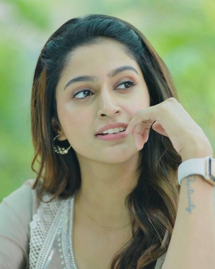 அழகழகா தொடுகிறதே மல காத்து..