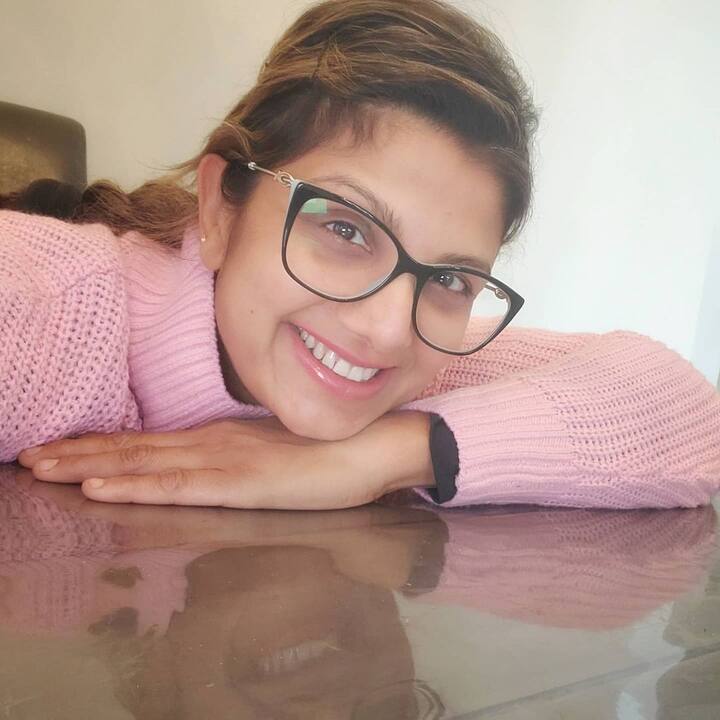 अचानक ही इंडस्ट्री से गायब हुईं रंभा आज एक्टिंग को पूरी तरह से अलविदा कह चुकी हैं और विदेश में बस चुकी हैं. (फोटो – सोशल मीडिया)