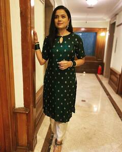 PHOTO: कपाळावर टिकली, केसात गजरा; भार्गवीवर खिळल्या सर्वांच्या नजरा!