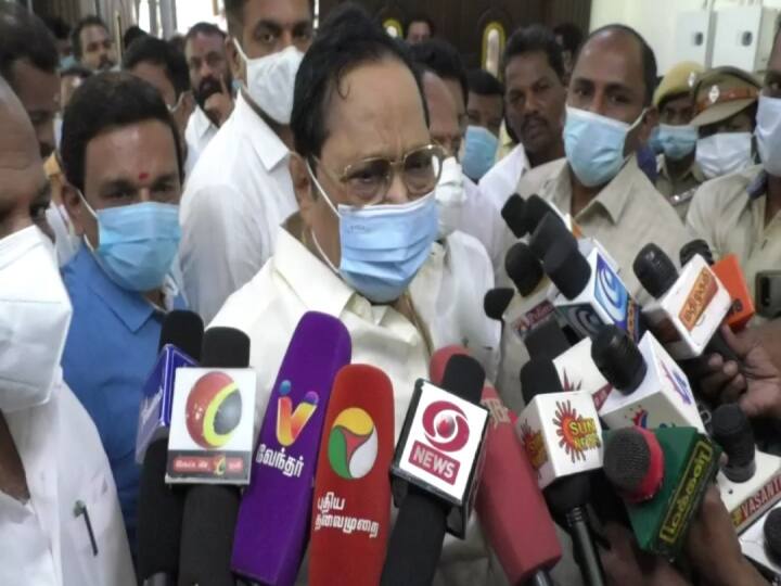 Minister Duraimurugan who inspected Vellore and  Byte with reporters ‛எங்க ஏரியாவுல நடக்க முடியல சார்...’ சேறு சகதி குறித்து அமைச்சர் துரைமுருகன் பேட்டி!