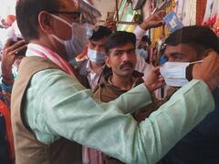 MP COVID-19 Guidelines: सीएम शिवराज ने सीहोर में लोगों को मास्क लगाकर कोरोना के प्रति किया जागरुक