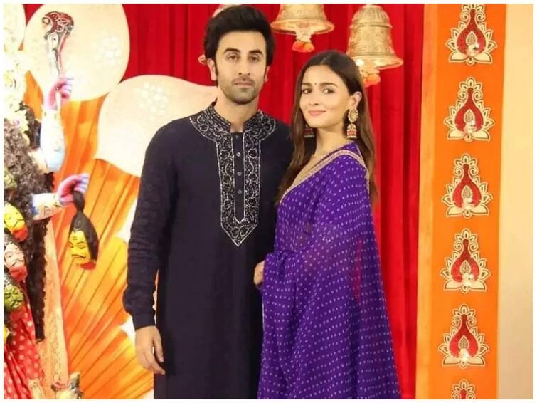 Ranbir Kapoor Trolled For Kicking Alia Bhatt Lehenga During Diwali 2021- Watch Viral Video Ranbir Kapoor: అలియా లెహంగాను తన్నిన రణబీర్.. బ్రేకప్ చెప్పమంటున్న నెటిజన్లు..