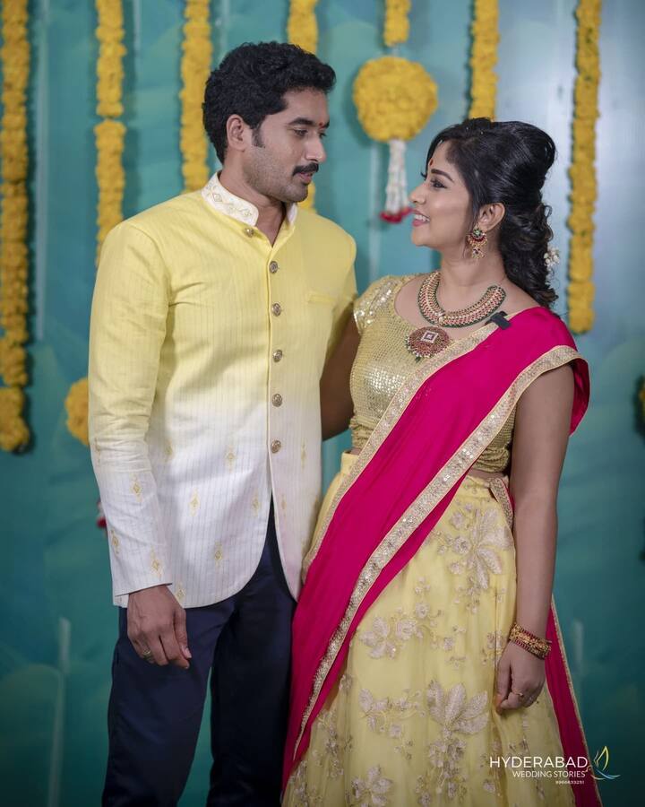 నిరుపమ్ పరిటాల తన రియల్ లైఫ్ వంటలక్క మంజుల పరిటాలతో ఫోటోలను షేర్ చేశారు. (Image credit: Manjula Paritala/Instagram)