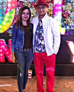 Taarak Mehta Ka Ooltah Chashmah: लाइमलाइट से दूर रहती हैं Champaklal Gada की रियल वाइफ, दिखती हैं इतनी खूबसूरत