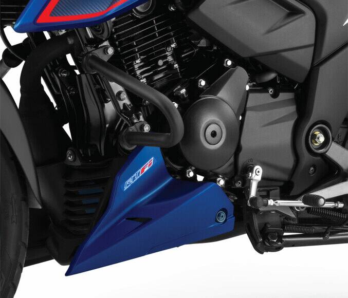 नव्या 2022 अपाचे आरटीआर 200 4व्ही मध्ये 197.75cc, सिंगल-सिलेंडर, फोर-वॉल्व, ऑयल-कूल्ड इंजिन असणार आहे. यावेळी 5-स्पीड गियरबॉक्स देण्यात आलेला आहे.