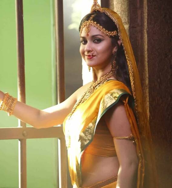 Keerthi Suresh: 'మరక్కార్'లో 'మహానటి' లుక్.. ఫొటోలపై ఓ లుక్కేయండి..