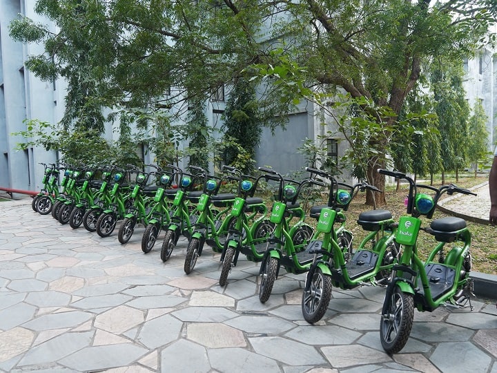 Hyderabad based EV Startup Hala mobility's App launched by jayesh Ranjan in IIIT Hyd campus Hyderabad: ఈ స్కూటర్‌కి తాళం అక్కర్లేదు.. ఫోన్‌లో సెల్ఫీ దిగితే స్టార్ట్ అయిపోద్ది.. హైదరాబాద్‌లో కొత్తరకం స్కూటీలు