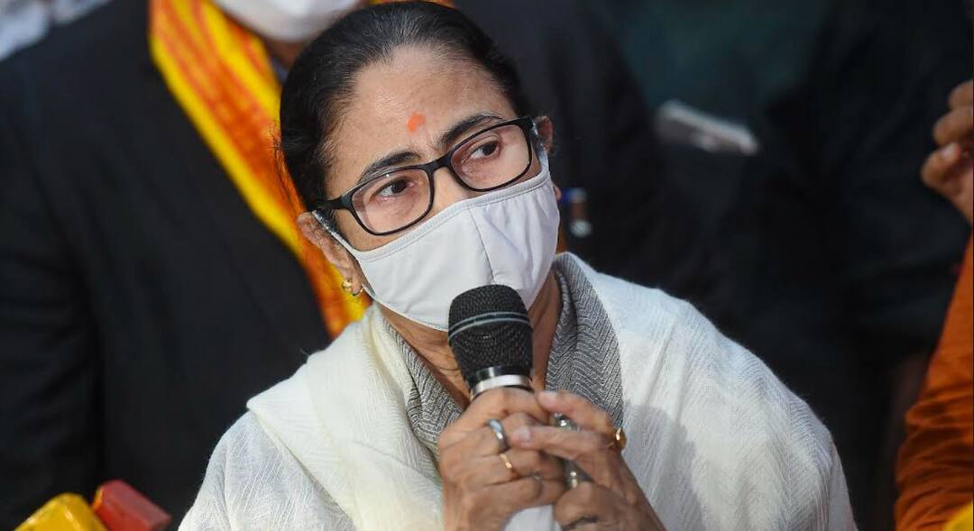 Mamata banerjee Mumbai schedule,t Talks with Sharad Power at noon, art conference in the afternoon here is details Mamata Mumbai Visit: দুপুরে শরদ পাওয়ারের সঙ্গে আলোচনা, বিকেলে শিল্প সম্মেলন; মুম্বই সফরের দ্বিতীয় দিনে একগুচ্ছ কর্মসূচি মমতার