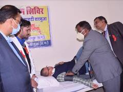 Chhattisgarh News: 'हमर खून बचाही जिंदगी' अभियान के तहत कलेक्टर ने किया रक्तदान, कई कर्मचारियों ने लिया हिस्सा