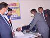 Chhattisgarh News: 'हमर खून बचाही जिंदगी' अभियान के तहत कलेक्टर ने किया रक्तदान, कई कर्मचारियों ने लिया हिस्सा