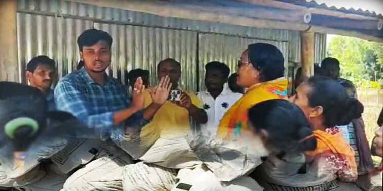 Purba Burdwan corruption in duare ration allegation of people Purba Burdwan News: শুরু হতে না হতেই দুয়ারে রেশন প্রকল্পে 'দুর্নীতি', সামগ্রী কম পাওয়ায় অভিযোগ গ্রাহকদের