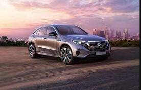 ਔਡੀ ਈ-ਟ੍ਰੋਨ ਐਸਯੂਵੀ (Audi e-tron) ਆਡੀ ਦੀ ਈ-ਟ੍ਰੋਨ ਲਗਜ਼ਰੀ ਇਲੈਕਟ੍ਰਿਕ SUV ਵਿਚ ਸਭ ਤੋਂ ਵਧੀਆ ਵਿਕਲਪ ਹੈ। ਇਹ ਸਿੰਗਲ ਫੁੱਲ ਚਾਰਜ 'ਤੇ 484 ਕਿਲੋਮੀਟਰ ਦੀ ਡਰਾਈਵਿੰਗ ਰੇਂਜ ਦੀ ਪੇਸ਼ਕਸ਼ ਕਰਦਾ ਹੈ। ਇਸ ਦੀ ਕੀਮਤ 99.99 ਲੱਖ ਰੁਪਏ (ਐਕਸ-ਸ਼ੋਰੂਮ) ਤੋਂ ਸ਼ੁਰੂ ਹੁੰਦੀ ਹੈ। ਇਸ ਦੀ ਟਾਪ ਸਪੀਡ 210 km/h ਹੈ।