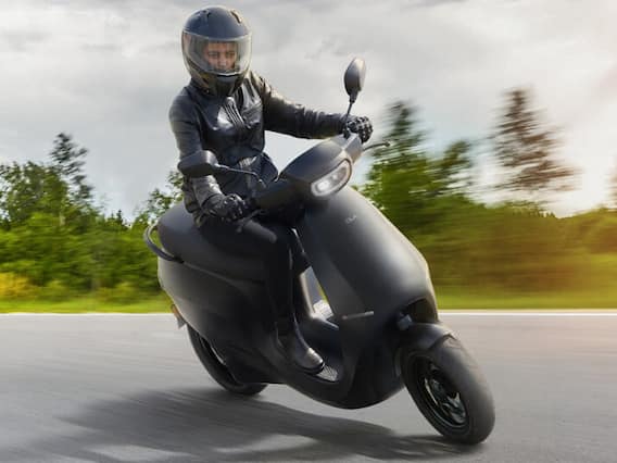 Electric Scooter: सिर्फ 100 रुपये के खर्च में 755KM चलेगा ये स्कूटर, जानें कीमत और खासियतें Electric Scooter: सिर्फ 100 रुपये के खर्च में 755KM चलेगा ये स्कूटर, जानें कीमत और खासियतें