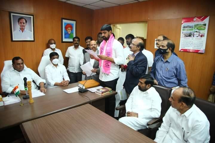 ఎమ్మెల్సీగా ప్రమాణ స్వీకారం చేస్తోన్న పాడి కౌశిక్ రెడ్డి
