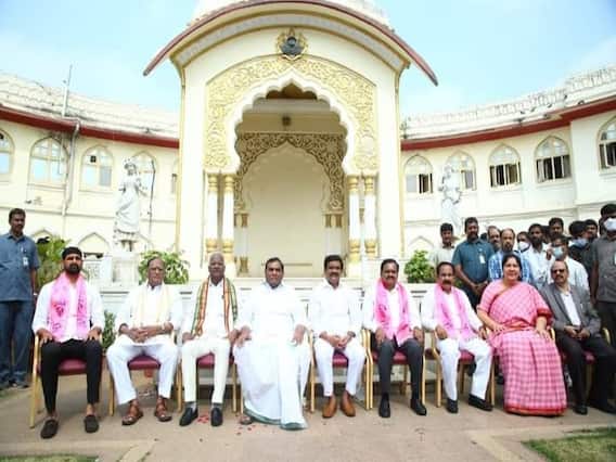 In Pics: నూతన ఎమ్మెల్సీల ప్రమాణ స్వీకారం In Pics: నూతన ఎమ్మెల్సీల ప్రమాణ స్వీకారం