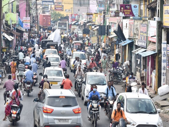 கடலூர் ஆட்சியர் அலுவலகம் எதிரே சாலையில் மண் அரிப்பு - கடும் போக்குவரத்து நெரிசல்