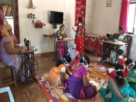 महिला बचतगटांसह अनुसूचित जाती-जमातींच्या सक्षमीकरणासाठी कोट्यवधींचा निधी, 125 तालुक्यांच्या विकासासाठी राज्य सरकार सरसावलं महिला बचतगटांसह अनुसूचित जाती-जमातींच्या सक्षमीकरणासाठी कोट्यवधींचा निधी, 125 तालुक्यांच्या विकासासाठी राज्य सरकार सरसावलं