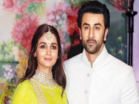 इस वजह से बार- बार टल रही हैं Alia Bhatt और Ranbir Kapoor की शादी की तारीख, सामने आई बड़ी वजह इस वजह से बार- बार टल रही हैं Alia Bhatt और Ranbir Kapoor की शादी की तारीख, सामने आई बड़ी वजह