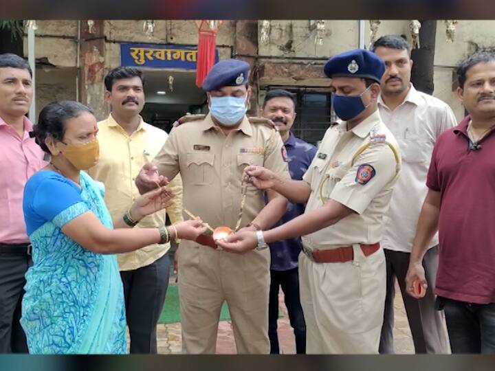 Dombivali news Within an hour the lost jewellery  was recovered from the rickshaw at Dombivali अवघ्या तासाभरात रिक्षात हरवलेले दागिने मिळाले परत, डोंबिवलीतील घटना